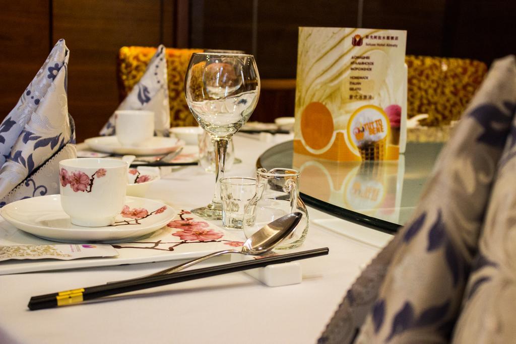 Soluxe Hotel Almaty Luaran gambar