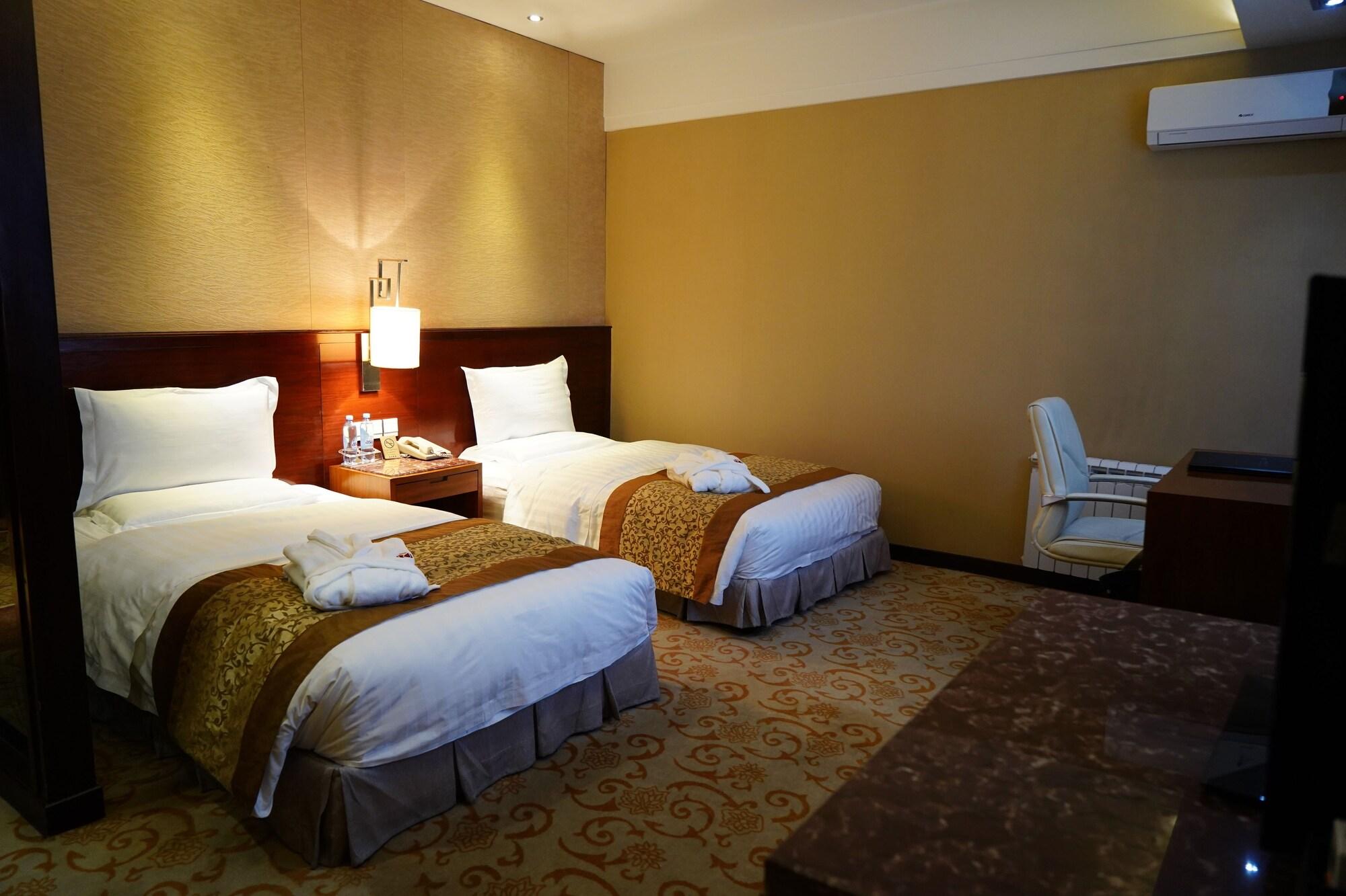 Soluxe Hotel Almaty Luaran gambar