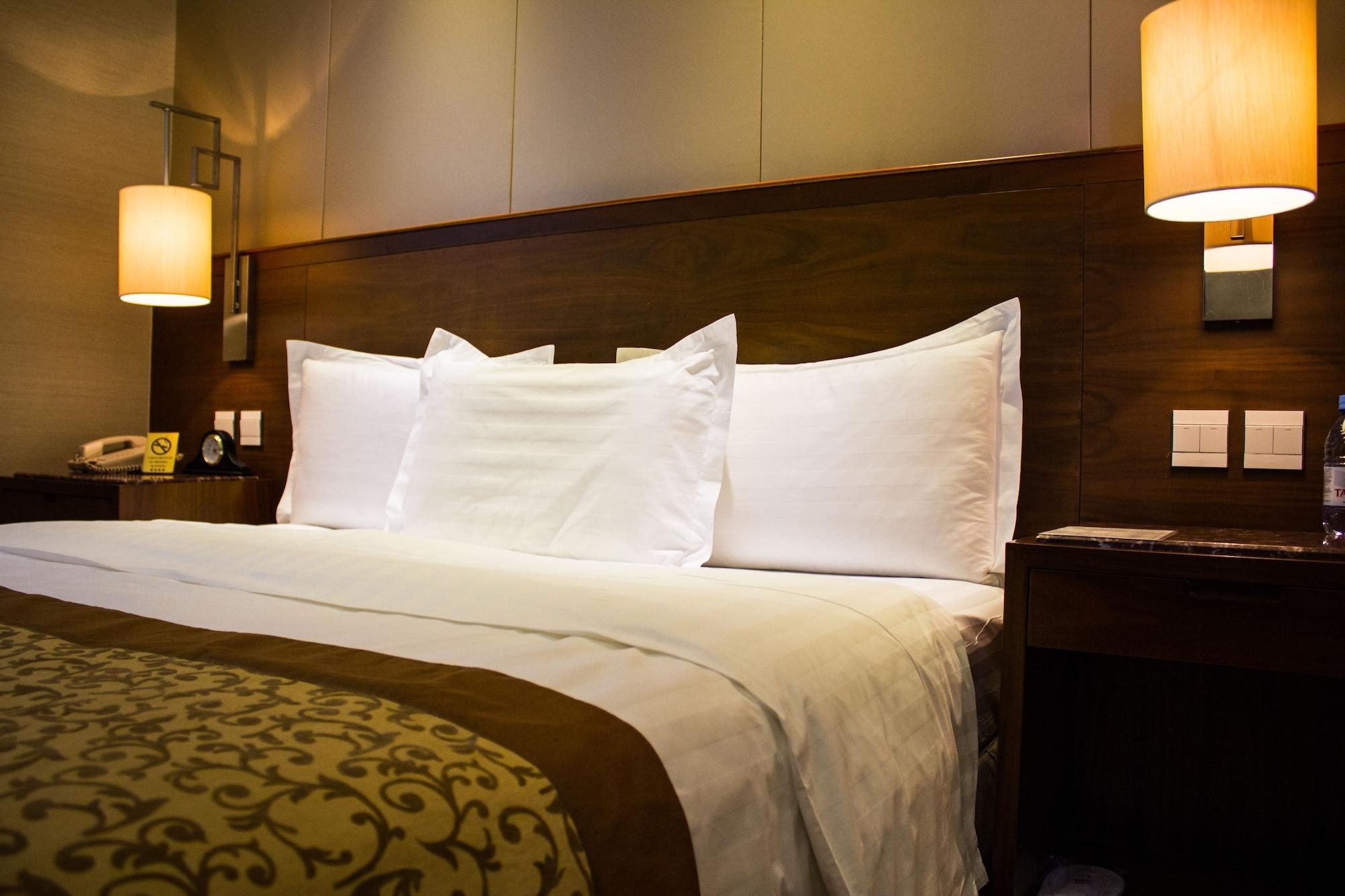 Soluxe Hotel Almaty Luaran gambar