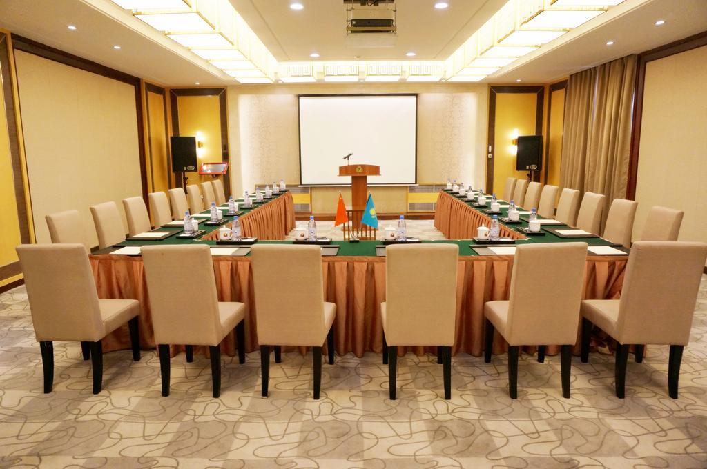 Soluxe Hotel Almaty Luaran gambar