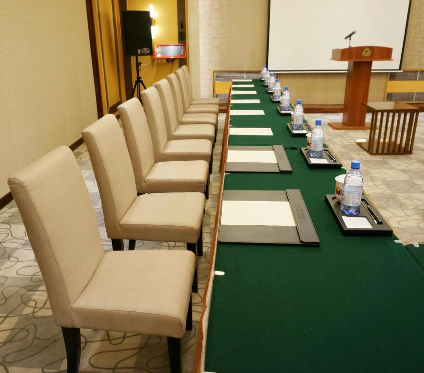 Soluxe Hotel Almaty Luaran gambar
