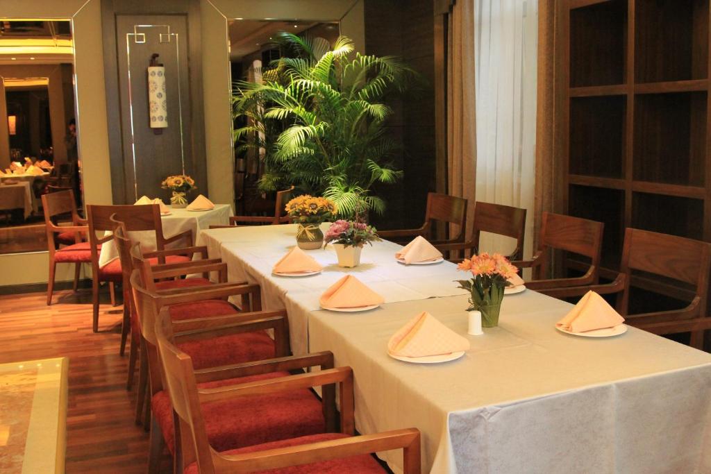 Soluxe Hotel Almaty Luaran gambar
