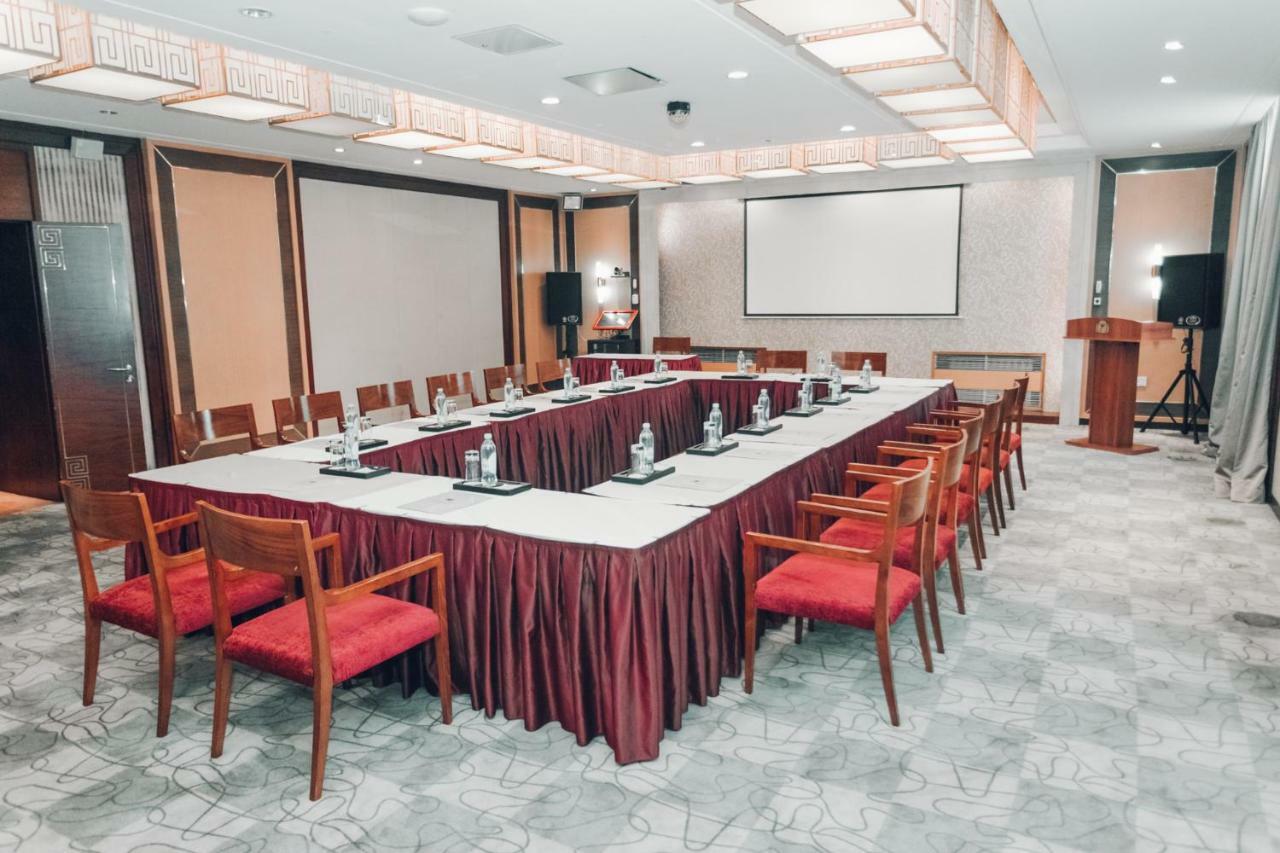 Soluxe Hotel Almaty Luaran gambar