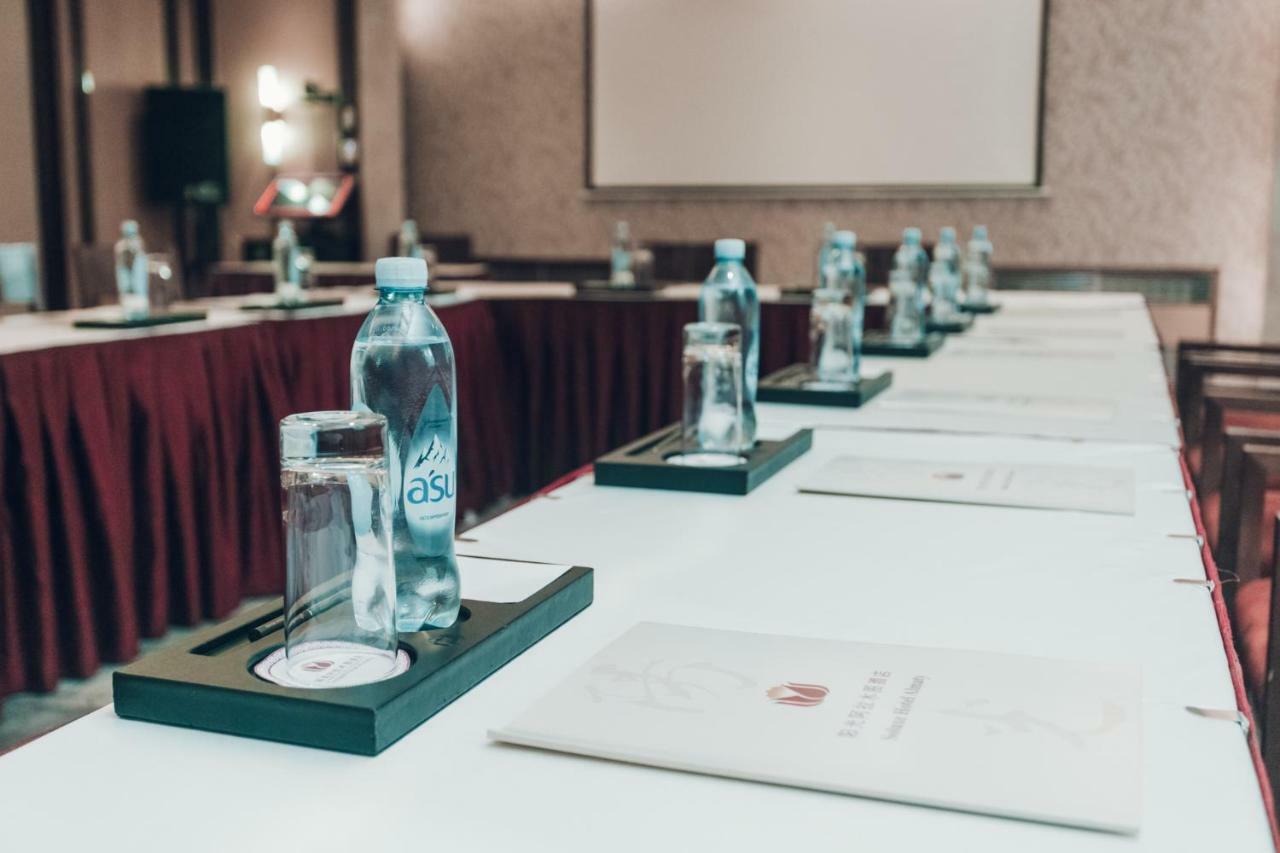 Soluxe Hotel Almaty Luaran gambar